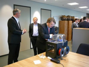Bezoek Commissaris van de Koning Wim van de Donk Coenradie 3D printen